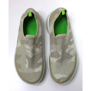 OOFOS Women’s Size 10 EUR 41 OOMG EEZEE Low Green Camo Slip On Recovery Shoes